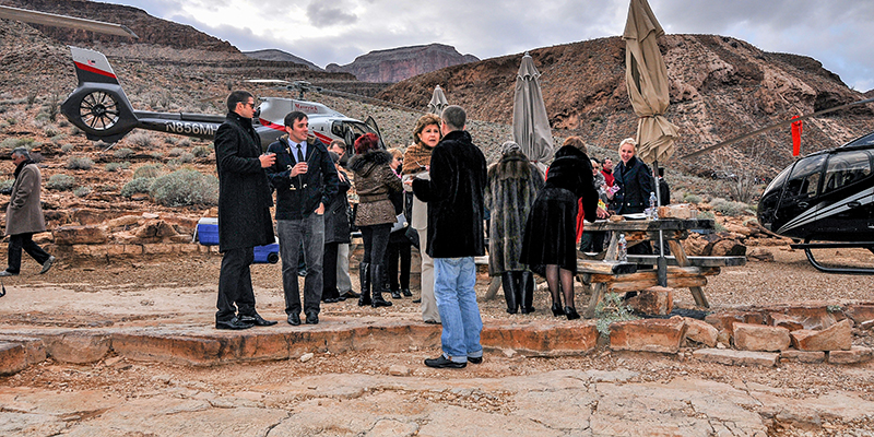 Reward your tradeshow or convention team with a scenic night flight over Las Vegas Strip or champagne in the Grand Canyon